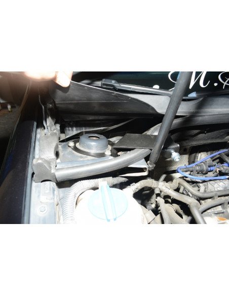 Front Strut Brace Volkswagen Golf